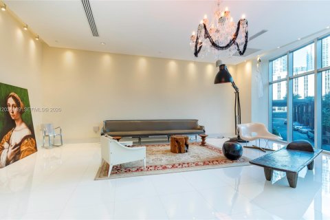 Condo in Miami, Florida, 2 bedrooms  № 2173964 - photo 22
