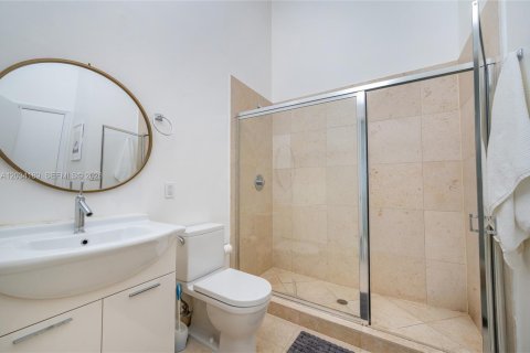 Condo in Miami, Florida, 2 bedrooms  № 2173964 - photo 17