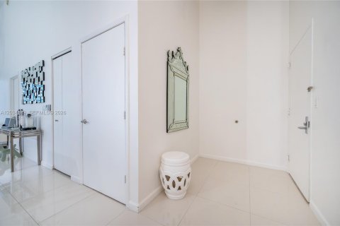 Condo in Miami, Florida, 2 bedrooms  № 2173964 - photo 11