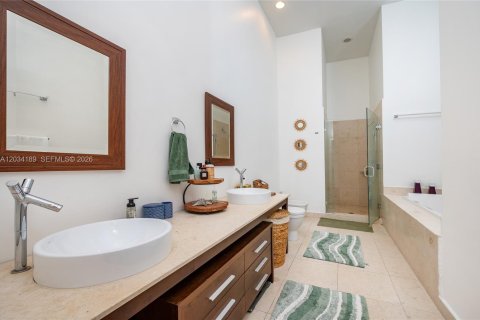 Condo in Miami, Florida, 2 bedrooms  № 2173964 - photo 15