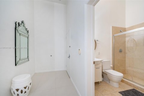 Condo in Miami, Florida, 2 bedrooms  № 2173964 - photo 16