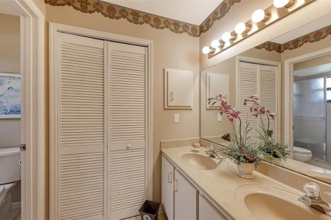 Condo in Sarasota, Florida, 2 bedrooms  № 2141923 - photo 18