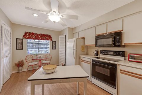 Condo in Sarasota, Florida, 2 bedrooms  № 2141923 - photo 12