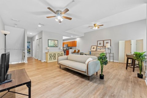 Adosado en venta en Lighthouse Point, Florida, 3 dormitorios, 172.24 m2 № 1946701 - foto 1