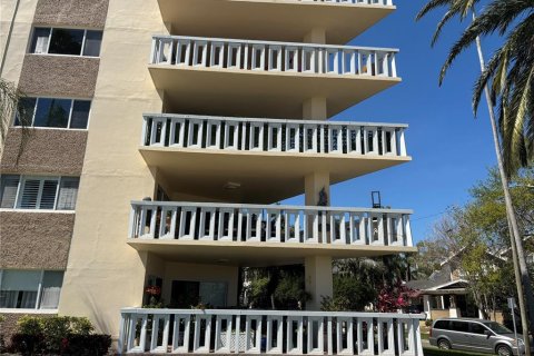Condo in Saint Petersburg, Florida, 3 bedrooms  № 1919234 - photo 3
