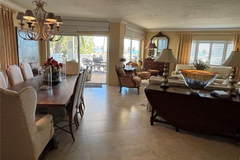 Condo in Saint Petersburg, Florida, 3 bedrooms  № 1919234 - photo 8