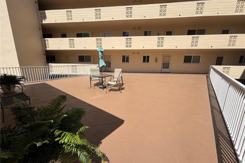 Condo in Saint Petersburg, Florida, 3 bedrooms  № 1919234 - photo 25