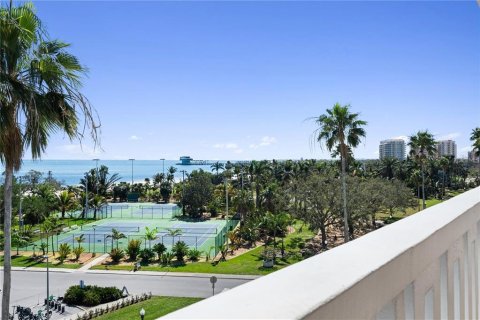 Condo in Saint Petersburg, Florida, 3 bedrooms  № 1919234 - photo 29