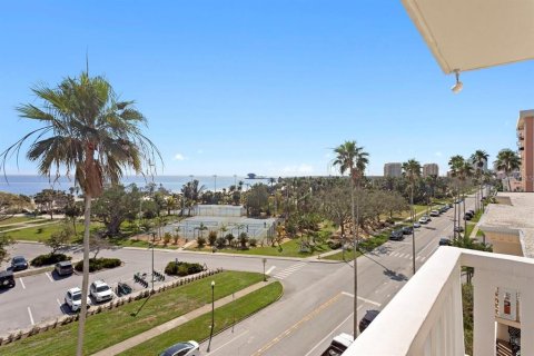 Condo in Saint Petersburg, Florida, 3 bedrooms  № 1919234 - photo 28