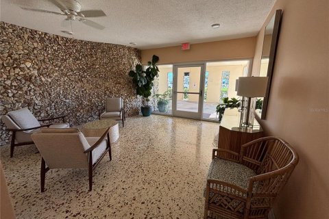 Condo in Saint Petersburg, Florida, 3 bedrooms  № 1919234 - photo 22
