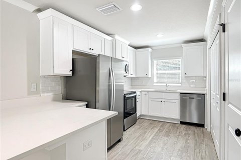 Propiedad comercial en venta en Homosassa, Florida, 4 dormitorios, 209.4 m2 № 1903125 - foto 2