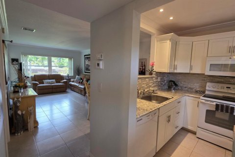 Condo in Lauderdale Lakes, Florida, 1 bedroom  № 2175760 - photo 2