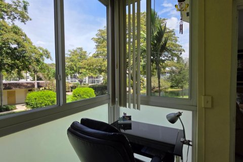 Condo in Lauderdale Lakes, Florida, 1 bedroom  № 2175760 - photo 9