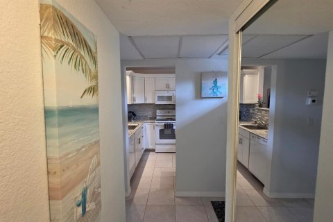 Condo in Lauderdale Lakes, Florida, 1 bedroom  № 2175760 - photo 18
