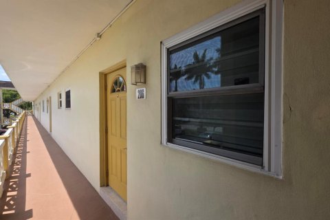 Condo in Lauderdale Lakes, Florida, 1 bedroom  № 2175760 - photo 27
