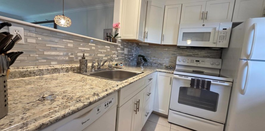 Condo in Lauderdale Lakes, Florida, 1 bedroom  № 2175760