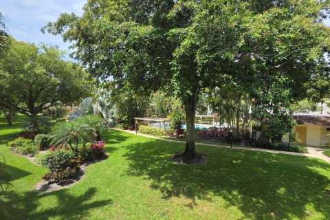 Condo in Lauderdale Lakes, Florida, 1 bedroom  № 2175760 - photo 11