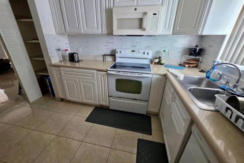 Condo à Hollywood, Floride, 2 chambres  № 2295721