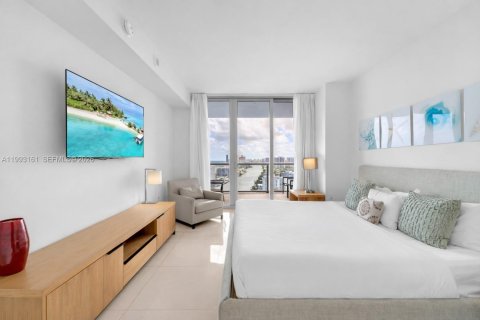 Condo à Hallandale Beach, Floride, 2 chambres  № 2270756