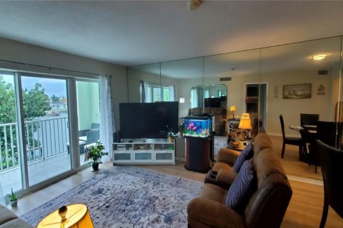 Condominio en alquiler en Saint Pete Beach, Florida, 2 dormitorios, 105.07 m2 № 1903122 - foto 10