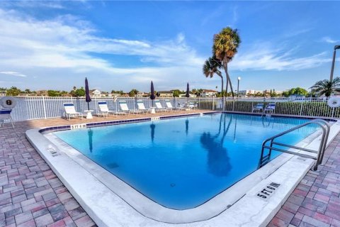 Condominio en alquiler en Saint Pete Beach, Florida, 2 dormitorios, 105.07 m2 № 1903122 - foto 4
