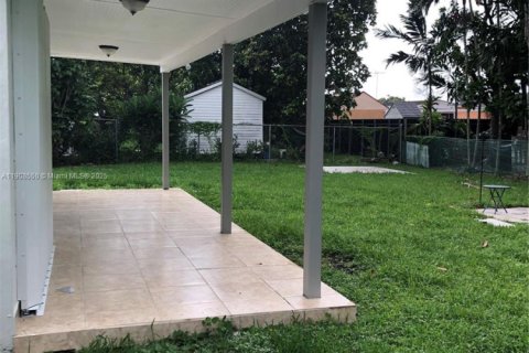 Villa ou maison à louer à Miami, Floride: 4 chambres, 126.63 m2 № 1964593 - photo 16