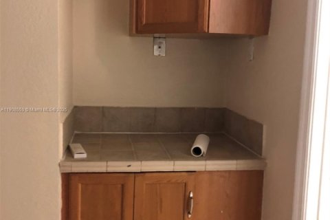 Villa ou maison à louer à Miami, Floride: 4 chambres, 126.63 m2 № 1964593 - photo 13