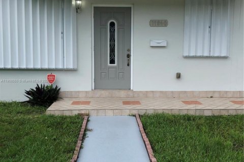 Villa ou maison à louer à Miami, Floride: 4 chambres, 126.63 m2 № 1964593 - photo 1