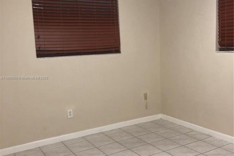 Villa ou maison à louer à Miami, Floride: 4 chambres, 126.63 m2 № 1964593 - photo 7