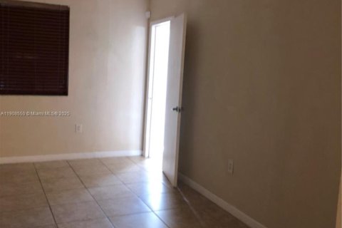 Villa ou maison à louer à Miami, Floride: 4 chambres, 126.63 m2 № 1964593 - photo 9