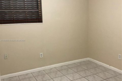 Villa ou maison à louer à Miami, Floride: 4 chambres, 126.63 m2 № 1964593 - photo 10