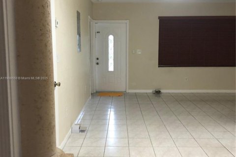 Villa ou maison à louer à Miami, Floride: 4 chambres, 126.63 m2 № 1964593 - photo 5