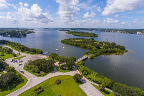 Condo in Vero Beach, Florida, 2 bedrooms № 2189257 - photo 24