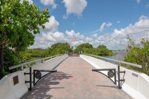 Condo in Vero Beach, Florida, 2 bedrooms № 2189257 - photo 25