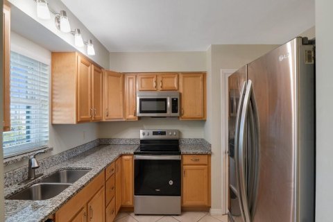 Condo in Vero Beach, Florida, 2 bedrooms № 2189257 - photo 4