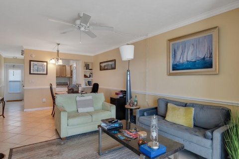 Condo in Vero Beach, Florida, 2 bedrooms № 2189257 - photo 10