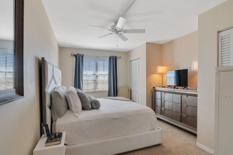Condo in Vero Beach, Florida, 2 bedrooms № 2189257 - photo 12