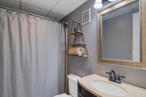 Condo in Vero Beach, Florida, 2 bedrooms № 2189257 - photo 14