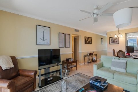 Condo in Vero Beach, Florida, 2 bedrooms № 2189257 - photo 9