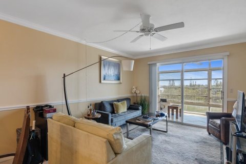 Condo in Vero Beach, Florida, 2 bedrooms № 2189257 - photo 11