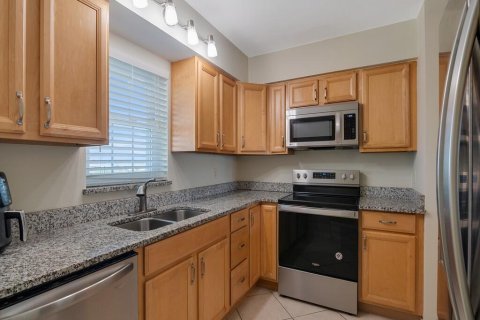 Condo in Vero Beach, Florida, 2 bedrooms № 2189257 - photo 5