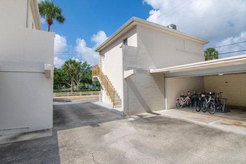 Condo in Vero Beach, Florida, 2 bedrooms № 2189257 - photo 19