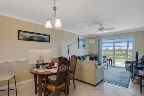 Condo in Vero Beach, Florida, 2 bedrooms № 2189257 - photo 8