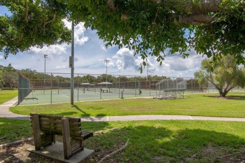 Condo in Vero Beach, Florida, 2 bedrooms № 2189257 - photo 26