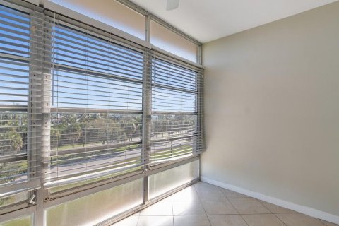 Condo in Vero Beach, Florida, 2 bedrooms № 2189257 - photo 17