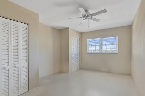 Condo in Vero Beach, Florida, 2 bedrooms № 2189257 - photo 15