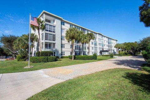 Condo in Vero Beach, Florida, 2 bedrooms № 2189257 - photo 2