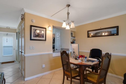 Condo in Vero Beach, Florida, 2 bedrooms № 2189257 - photo 7