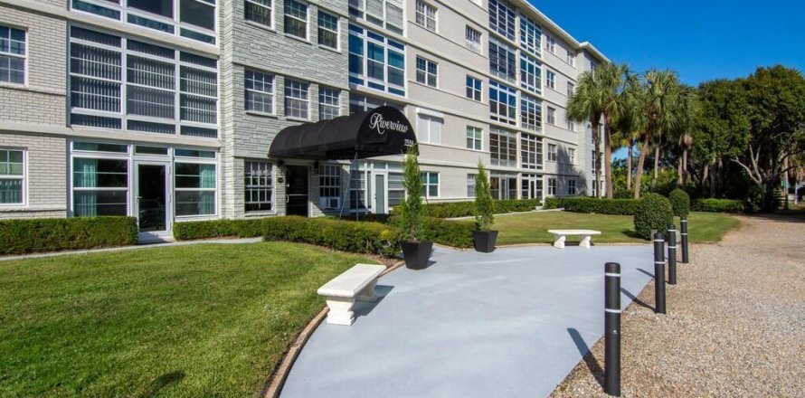 Condo in Vero Beach, Florida, 2 bedrooms № 2189257