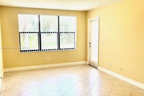 Copropriété à louer à Pompano Beach, Floride: 2 chambres, 74.32 m2 № 1897608 - photo 2